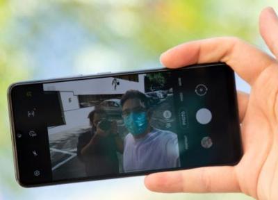 6 ترفند برای اینکه عکس های سلفی بهتری بگیرید 6 ترفند برای اینکه عکس های سلفی بهتری بگیرید